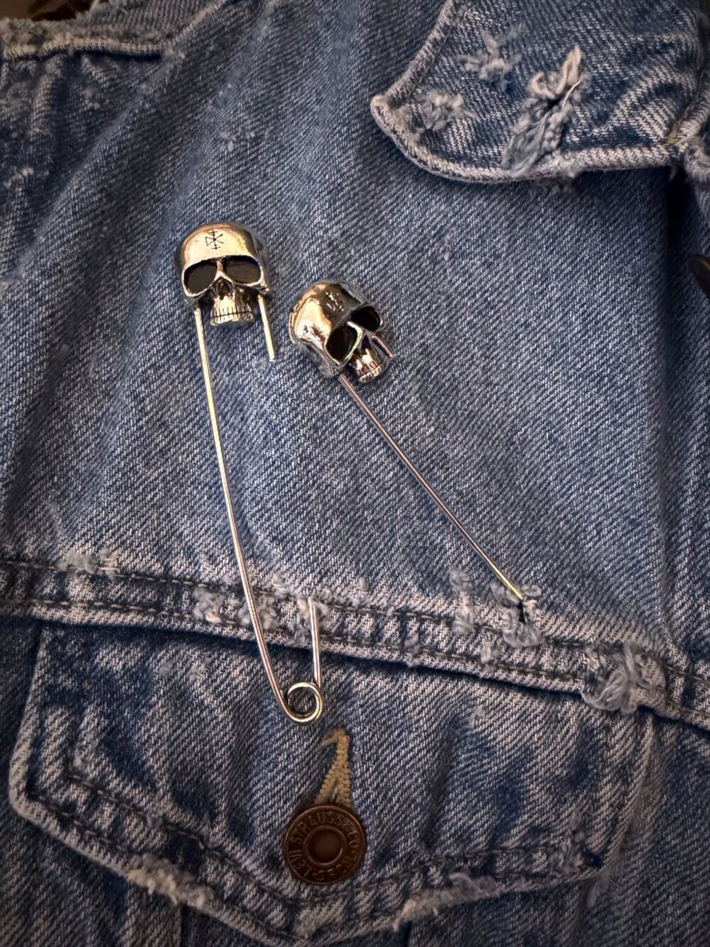 Unisex 2 Large Punk Goth Skull Pin - Broach - Pendants
